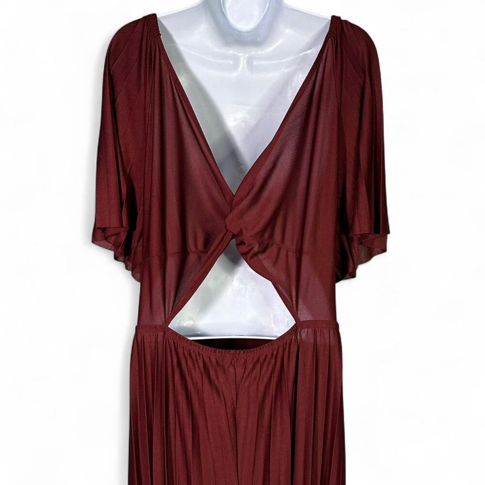 ASOS DESIGN Curve Pleated Twist Back Maxi Dress in Oxblood - Picture 6 of 7